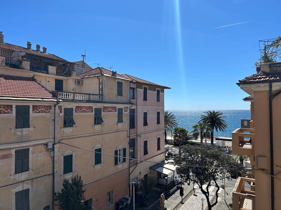 City view, Sea view