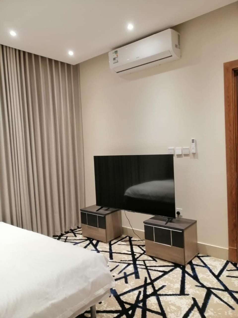 Bed, TV and multimedia, Bedroom, air conditioner