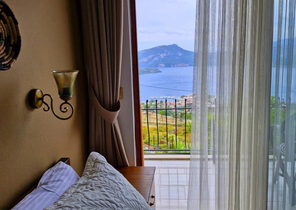 Bed, Natural landscape, View (from property/room), Balcony/Terrace, Sea view