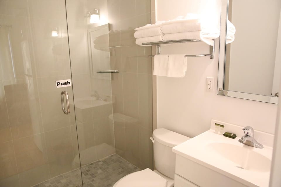 Xiao Wang Bed and Breakfast in Toronto