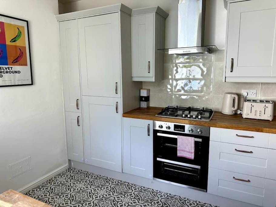 Kitchen or kitchenette, dishwasher, oven, pet friendly, stove, toaster