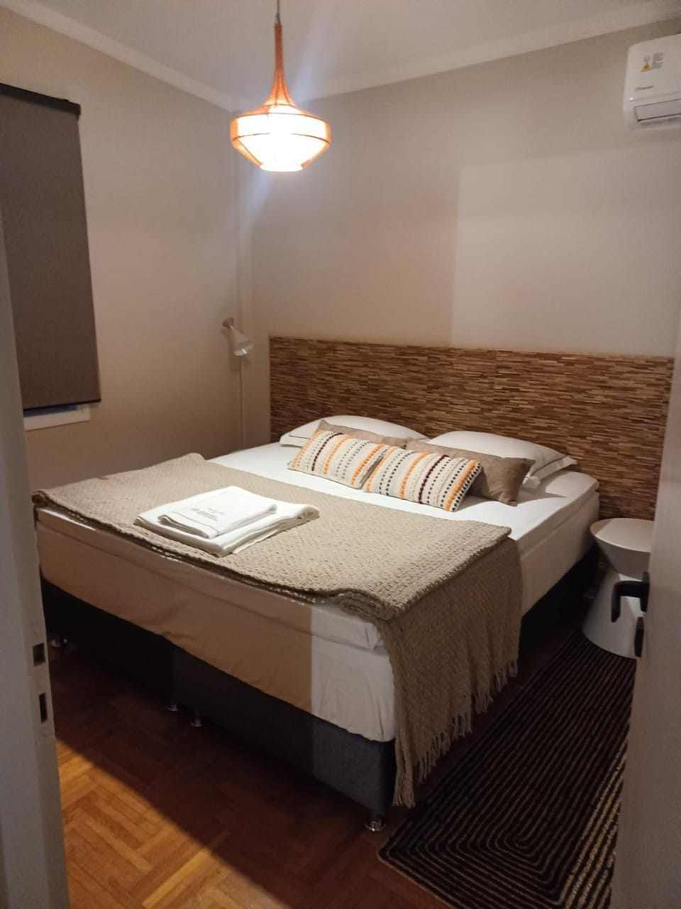 Bed, Bedroom, heating, air conditioner