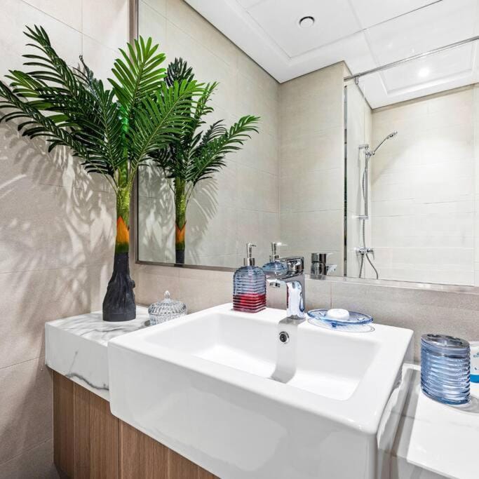 Azizi Riviera 16 studio with Kitchenet - Ideal for monthly Apartment in Dubai