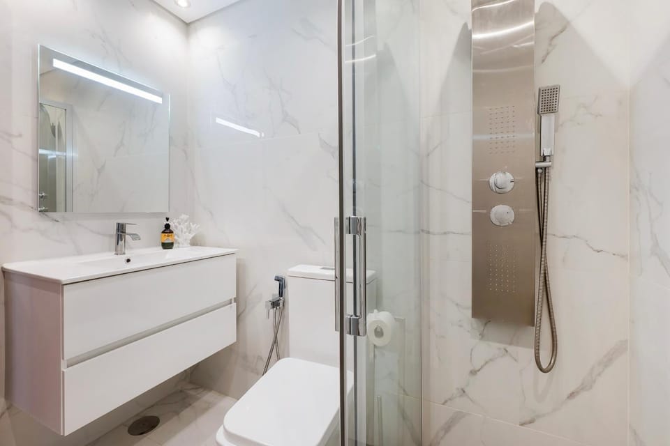 Shower, Toilet, Bathroom, towels