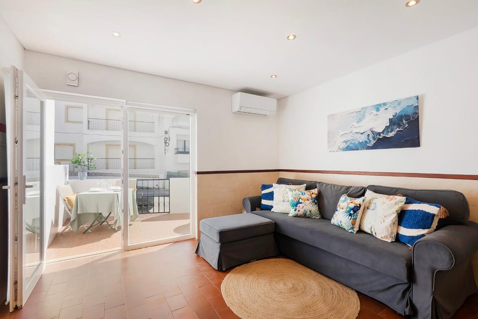Living room, air conditioner