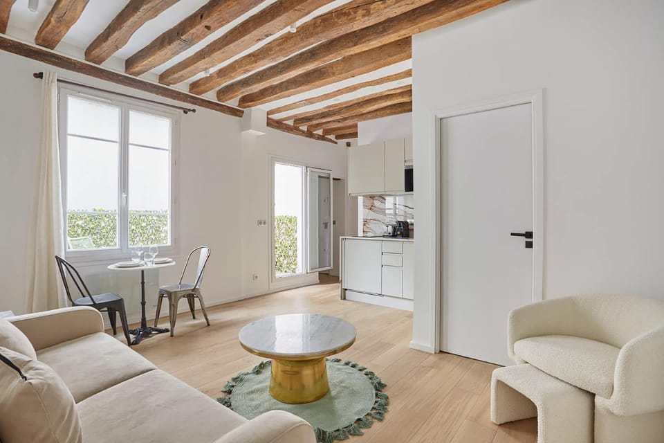 Eiffel Tower Apartment/Invalide by Studioprestige Apartment in Paris