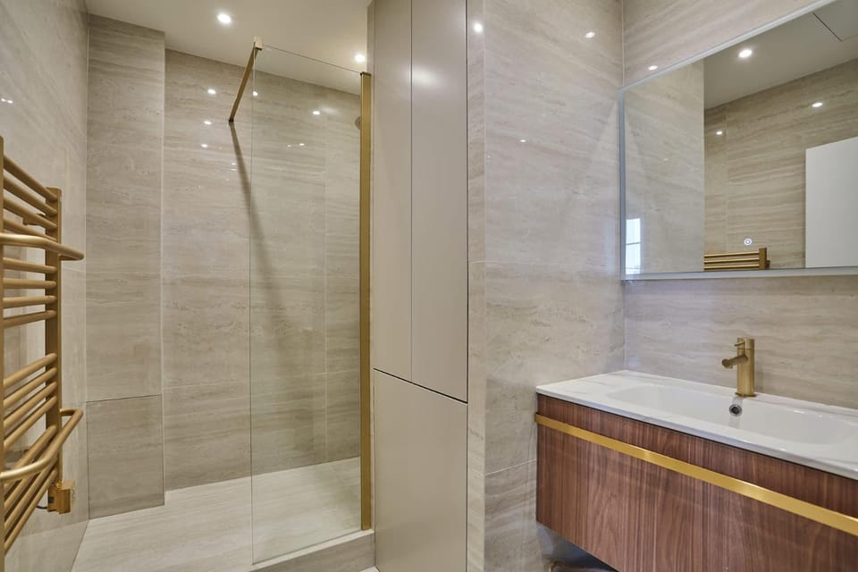 Eiffel Tower Apartment/Invalide by Studioprestige Apartment in Paris