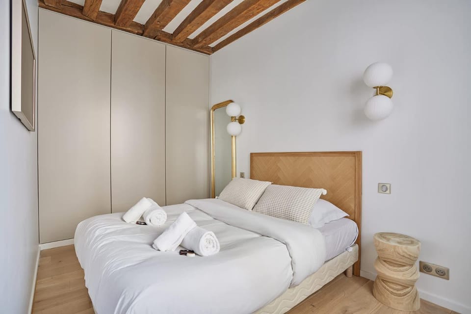 Eiffel Tower Apartment/Invalide by Studioprestige Apartment in Paris