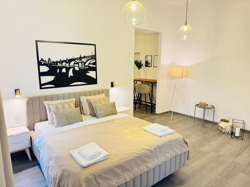 Bed, Living room, Bedroom