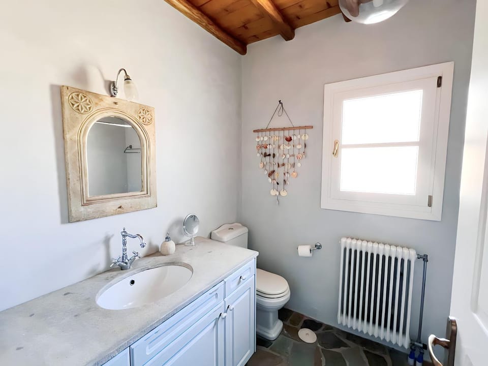 Bathroom, towels