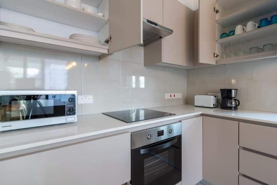 Coffee/tea facilities, Kitchen or kitchenette, stove, toaster