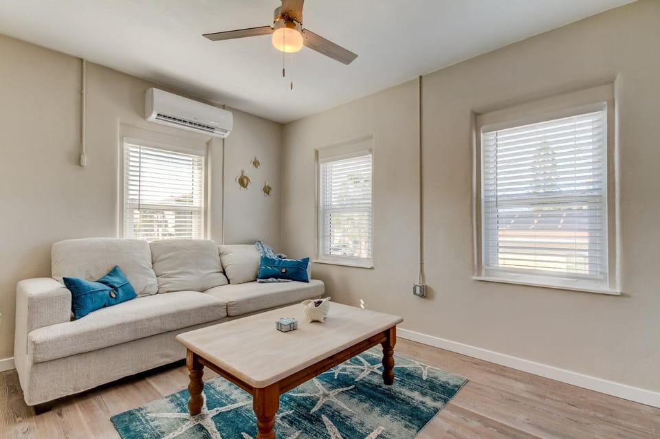 1 Bedroom Block off beach -3 Apartment in Madeira Beach