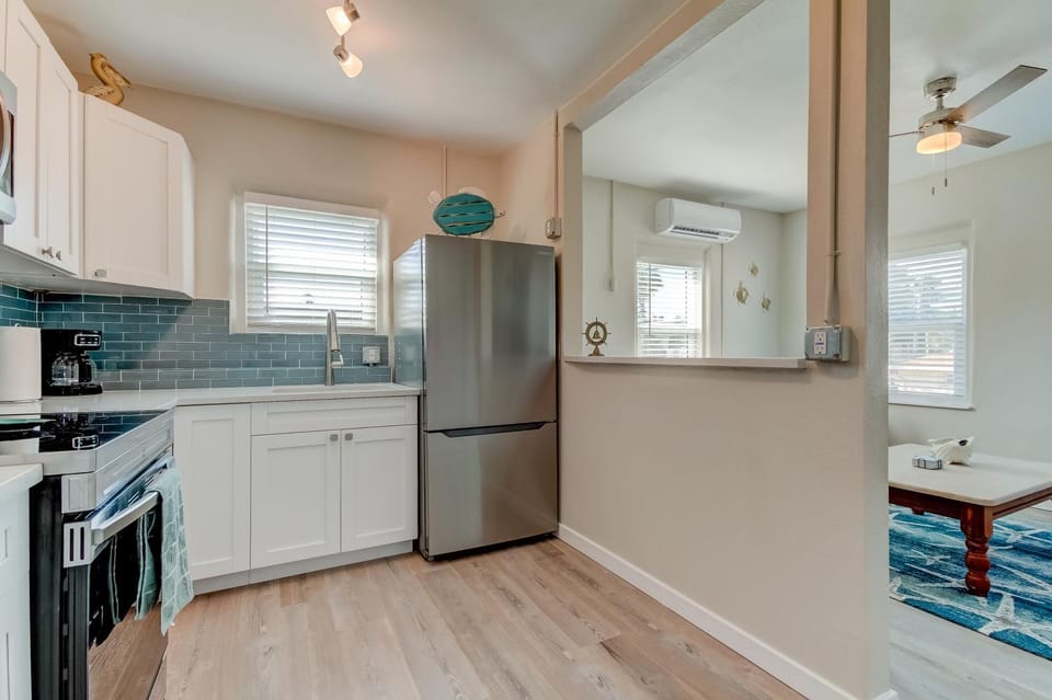 1 Bedroom Block off beach -3 Apartment in Madeira Beach