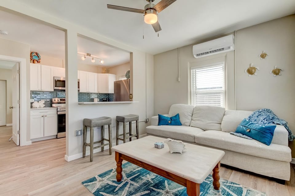 1 Bedroom Block off beach -3 Apartment in Madeira Beach