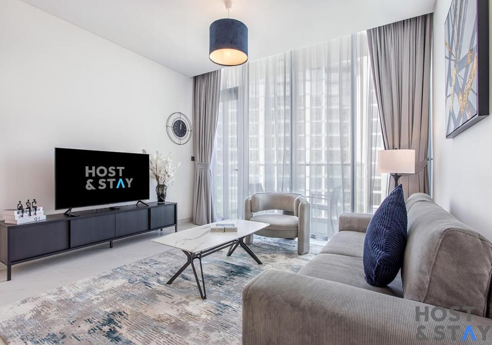 Communal lounge/ TV room, TV and multimedia, Living room, Seating area, Evening entertainment