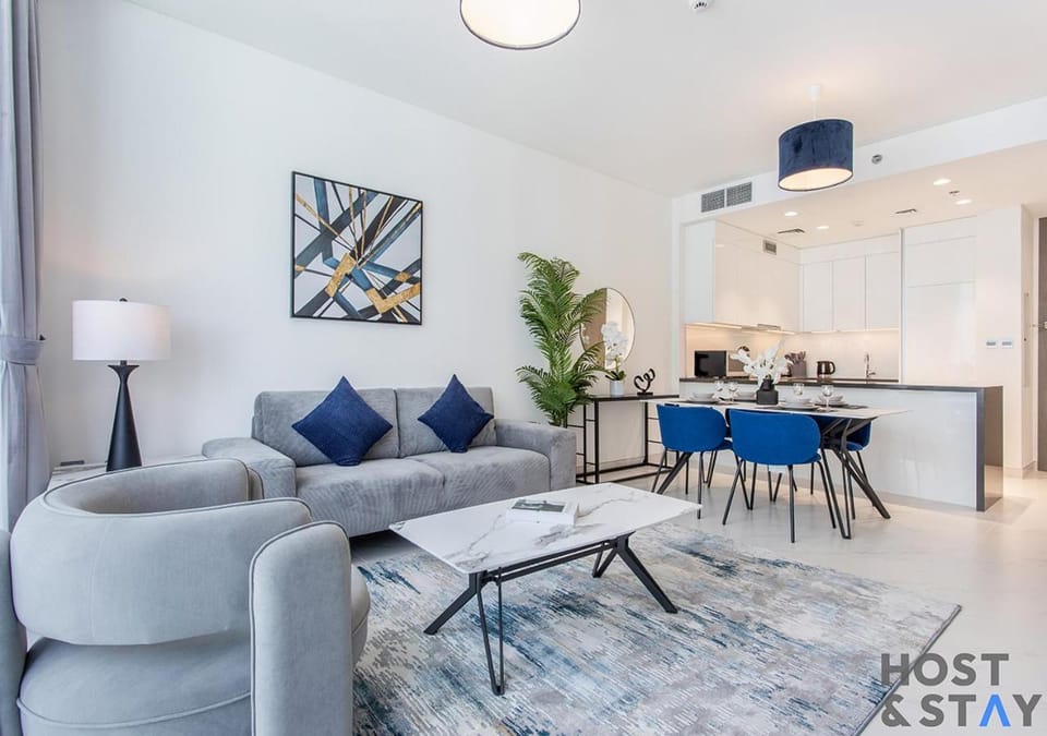 Kitchen or kitchenette, Living room, Seating area