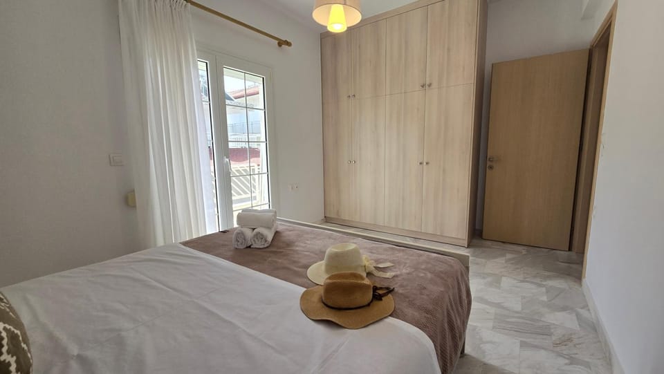 Bed, Bedroom, towels, wardrobe