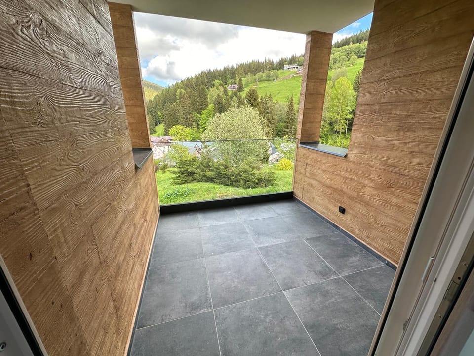Balcony/Terrace, Mountain view