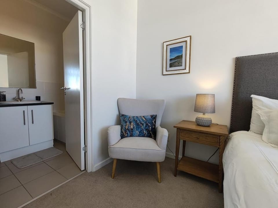 Bathroom, Bedroom