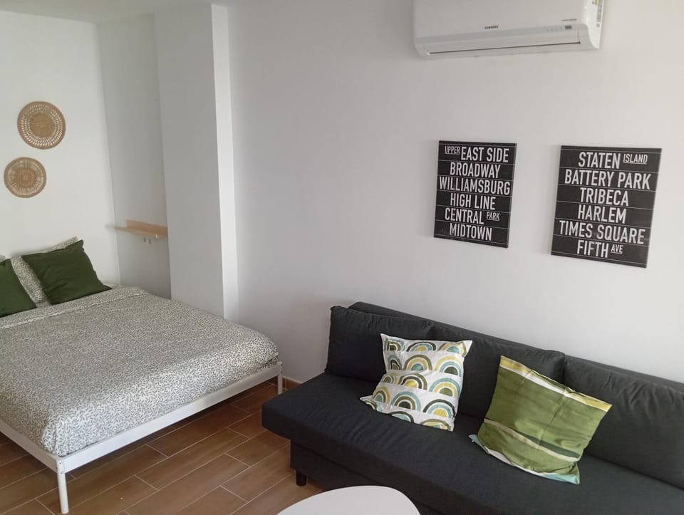 Bed, Living room