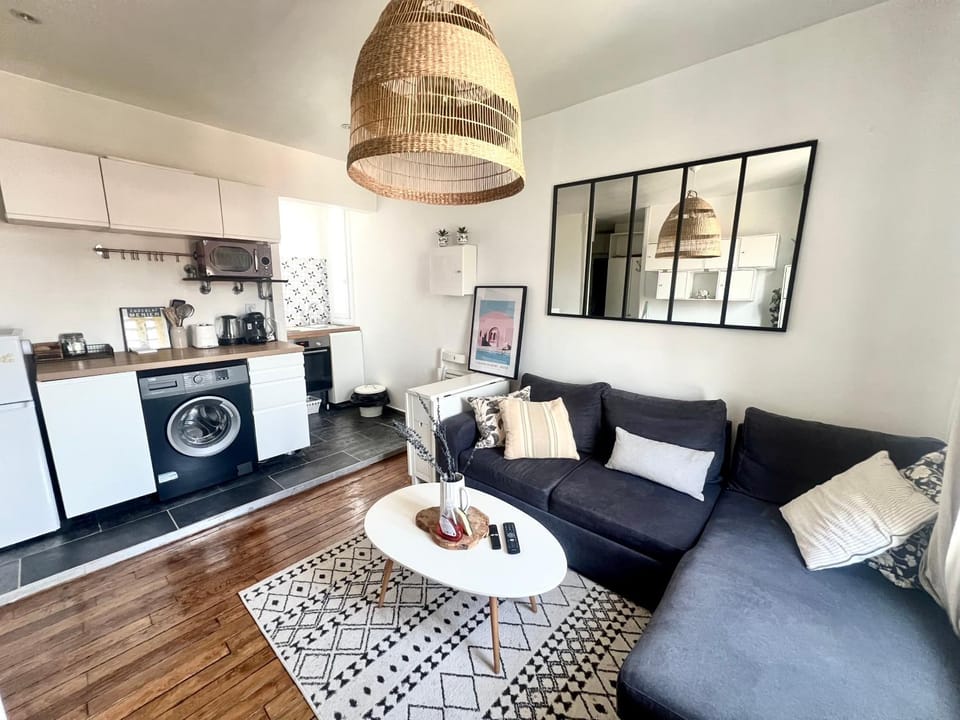 Coffee/tea facilities, Kitchen or kitchenette, Living room, Seating area, Dining area, oven, stove, toaster, washing machine