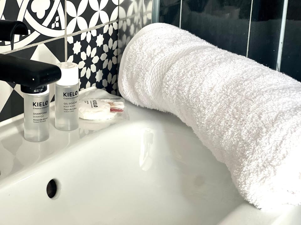 Shower, Bathroom, towels