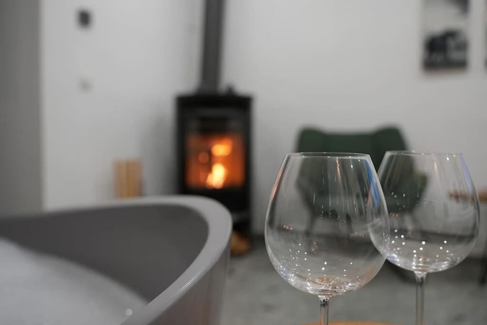 Suite mit Badewanne, Kamin und Parkplatz Apartment in Graz