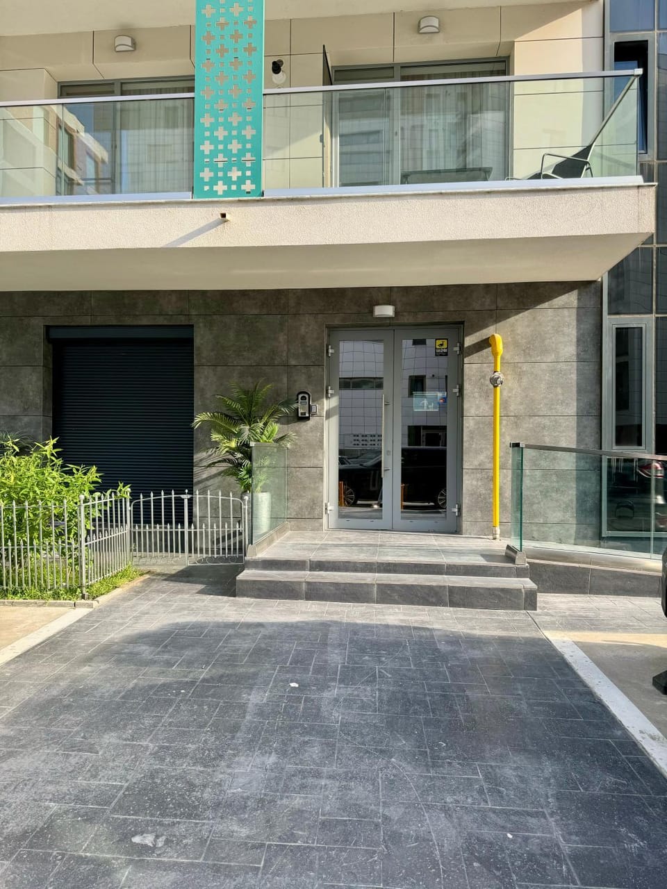 Property building, Facade/entrance, Day