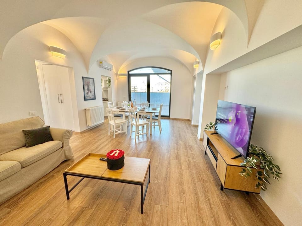 Victoriei Two Bedroom Apartment Apartment in Bucharest