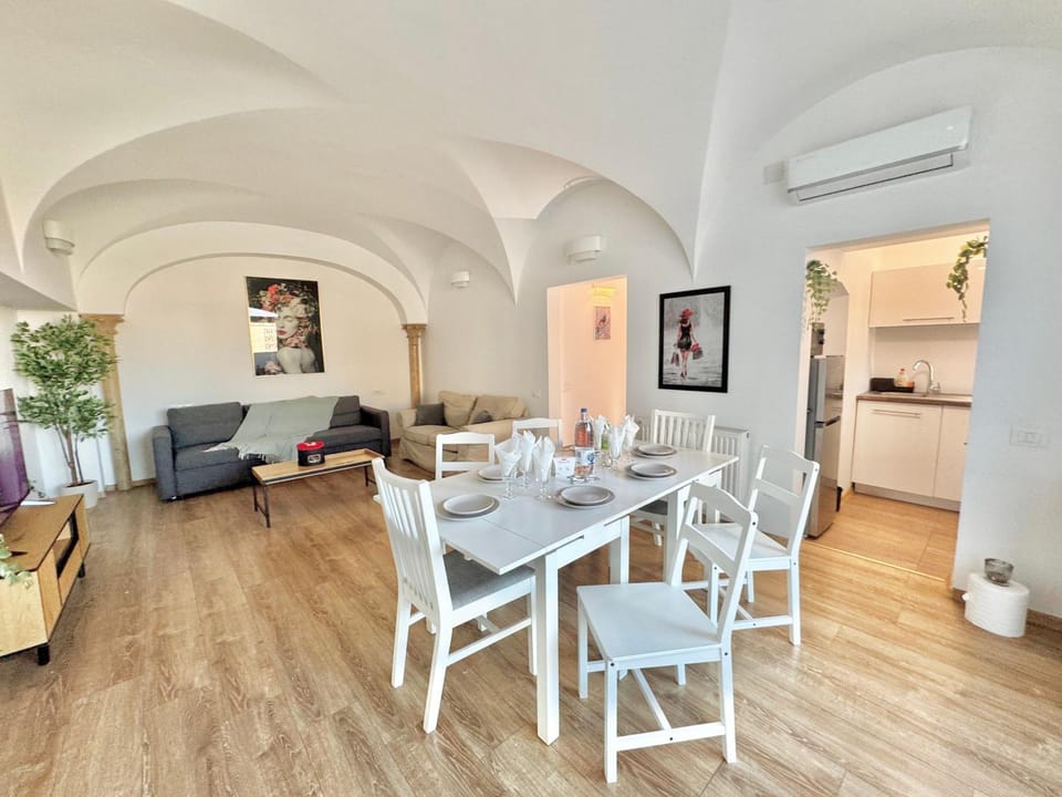 Victoriei Two Bedroom Apartment Apartment in Bucharest