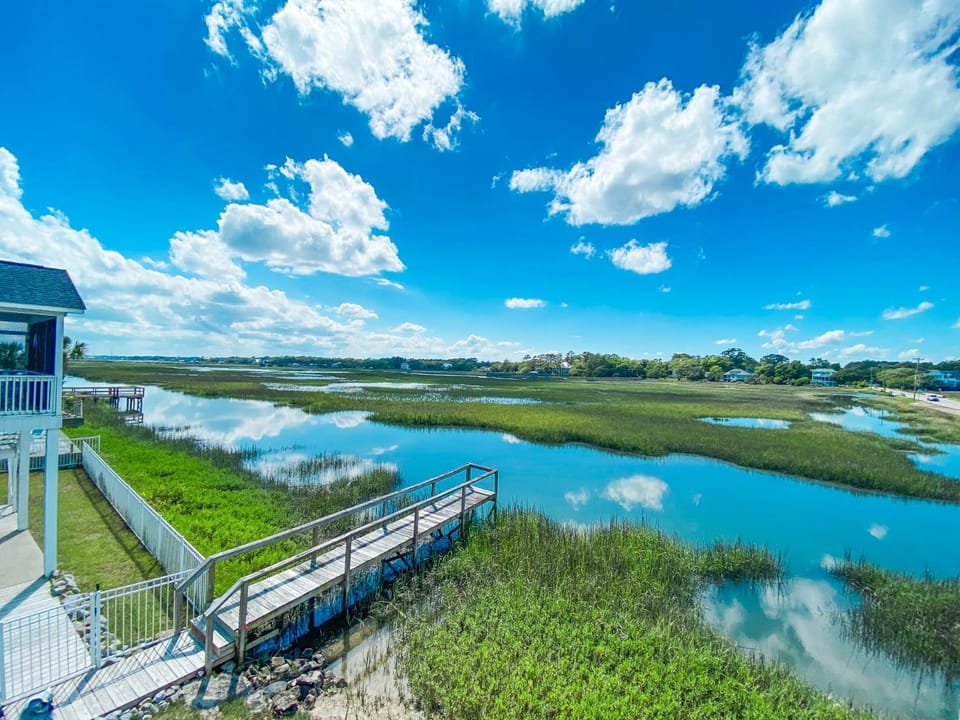 Teal Tidez Ocean View Luxury Home w Crows Nest House in Garden City