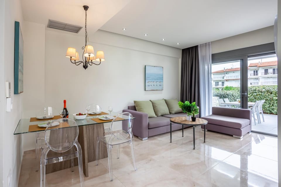Living room, Seating area, Dining area