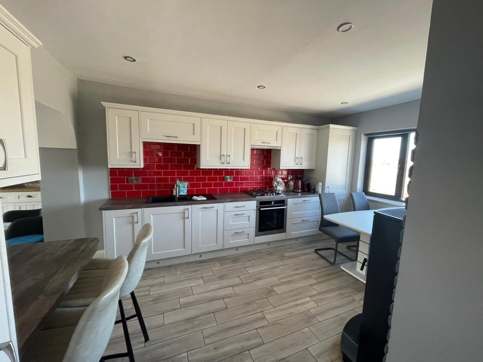 Kitchen or kitchenette, Dining area, dishwasher, oven, stove