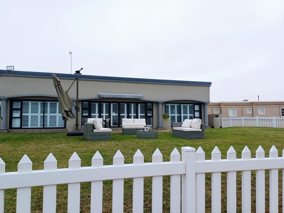 Property building, Garden, Balcony/Terrace, Garden view