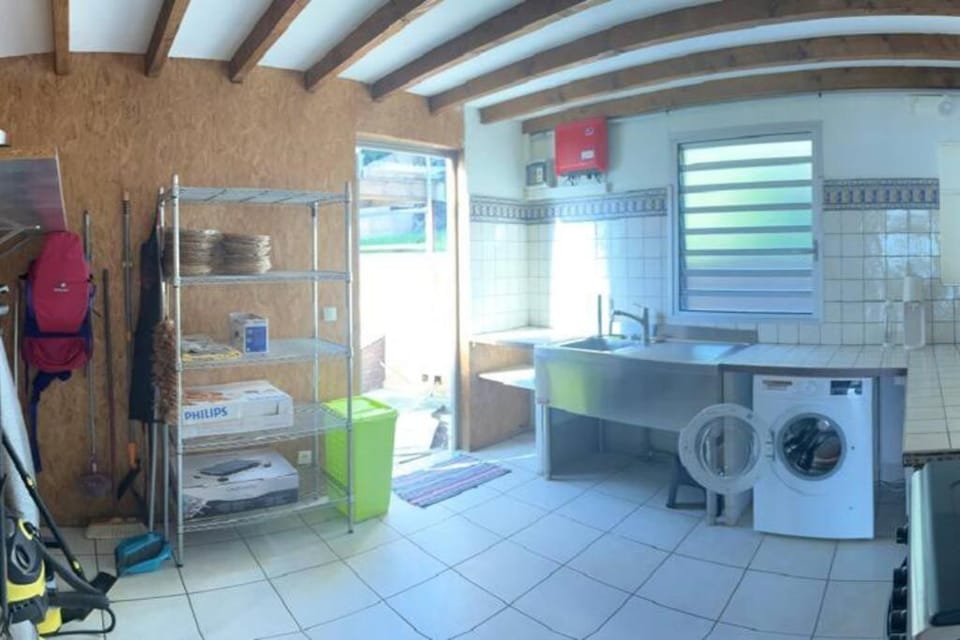Kitchen or kitchenette, washing machine