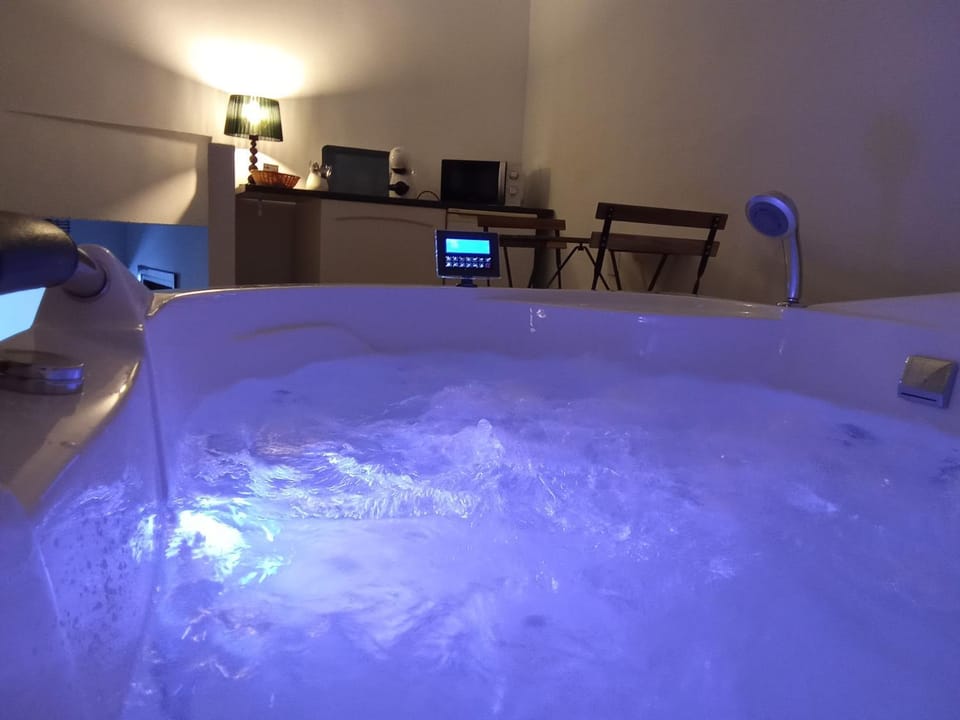 Hot Tub, minibar