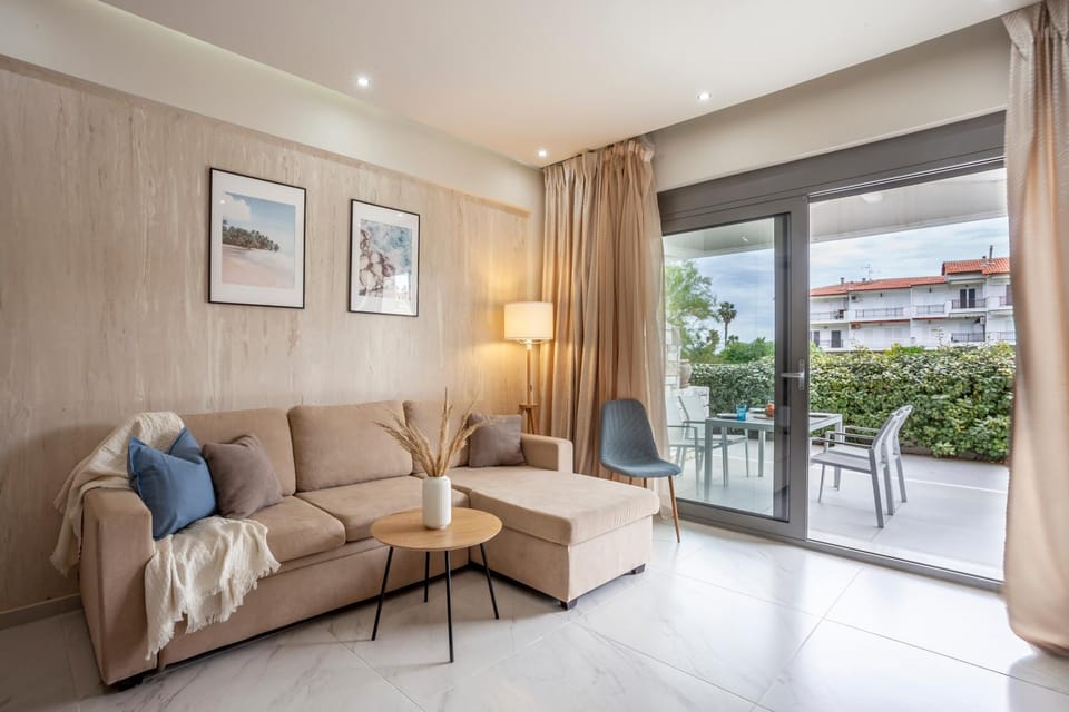 Day, View (from property/room), Balcony/Terrace, Living room, Seating area