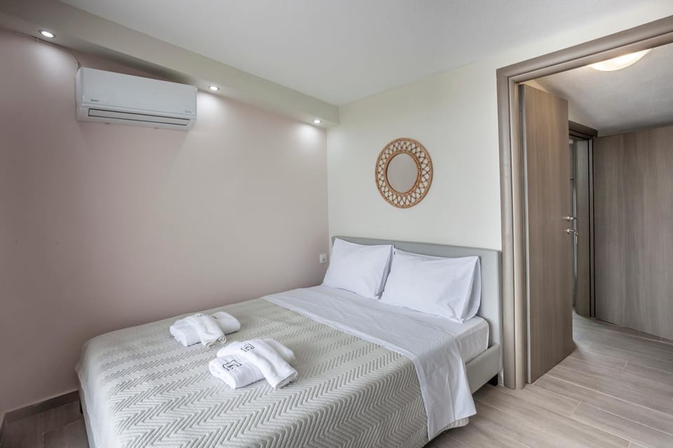 Bed, Bedroom, wardrobe, air conditioner