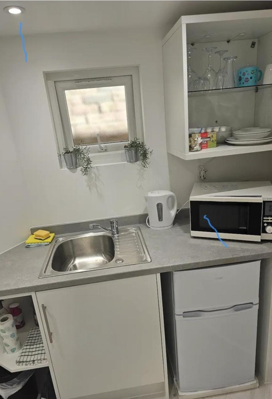 Single Cosy Bedroom in Dartford- Private Entrance for guest Bed and Breakfast in Dartford