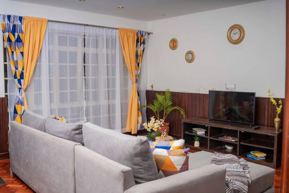 Living room, Seating area, Evening entertainment