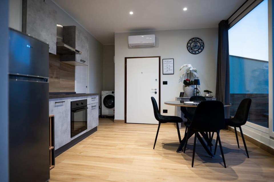 Kitchen or kitchenette, Dining area, stove