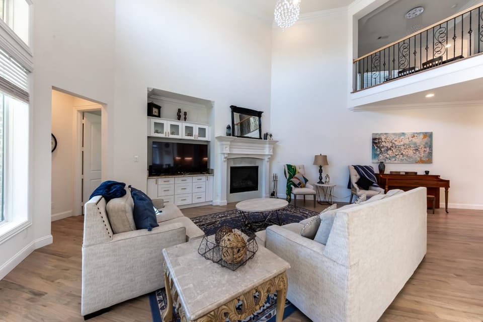 TV and multimedia, Kitchen or kitchenette, Seating area