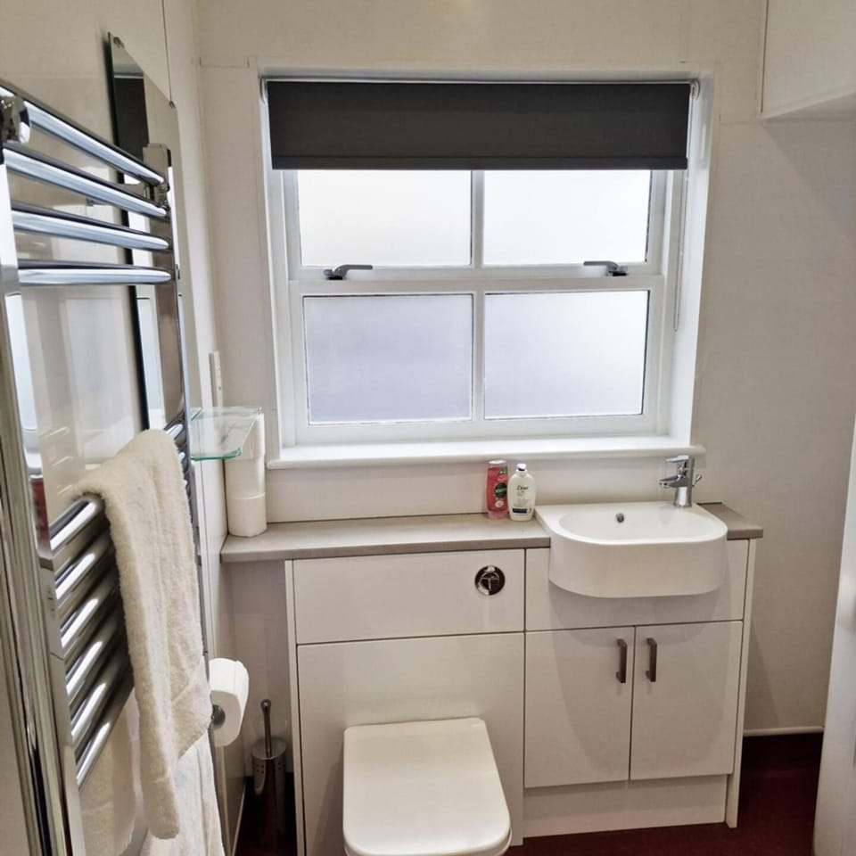 Toilet, Bathroom, towels