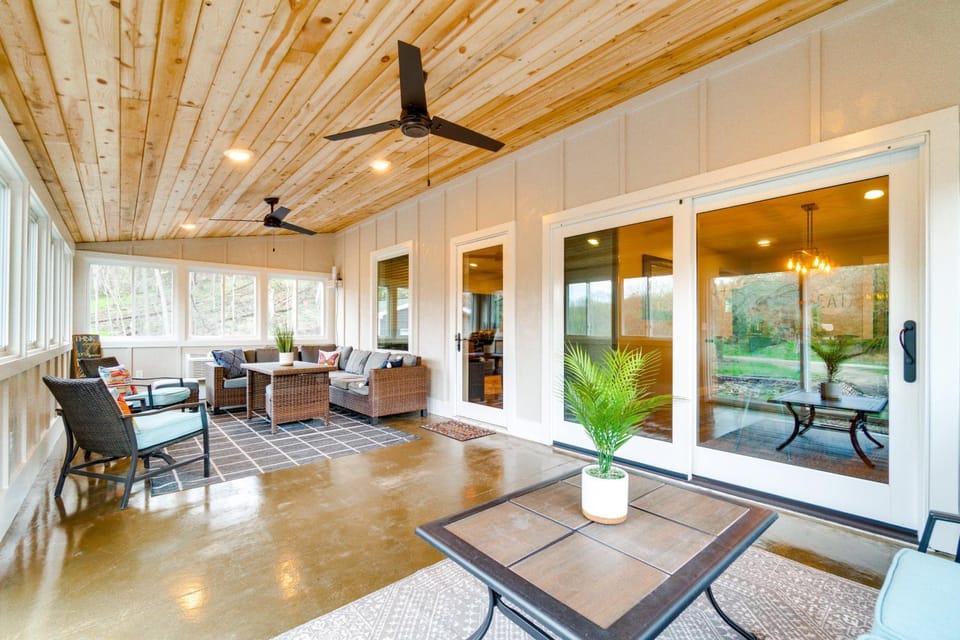 Scenic Yankton Retreat w/ Fire Pit: 1 Mi to Lake! House in Lewis and Clark Lake