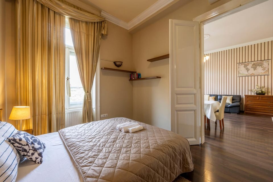 Bed, Living room, Photo of the whole room, Seating area, Bedroom, wardrobe