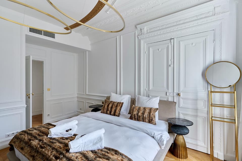 Sublime Apartment Montaigne Arc de Triomphe by Studioprestige Apartment in Paris
