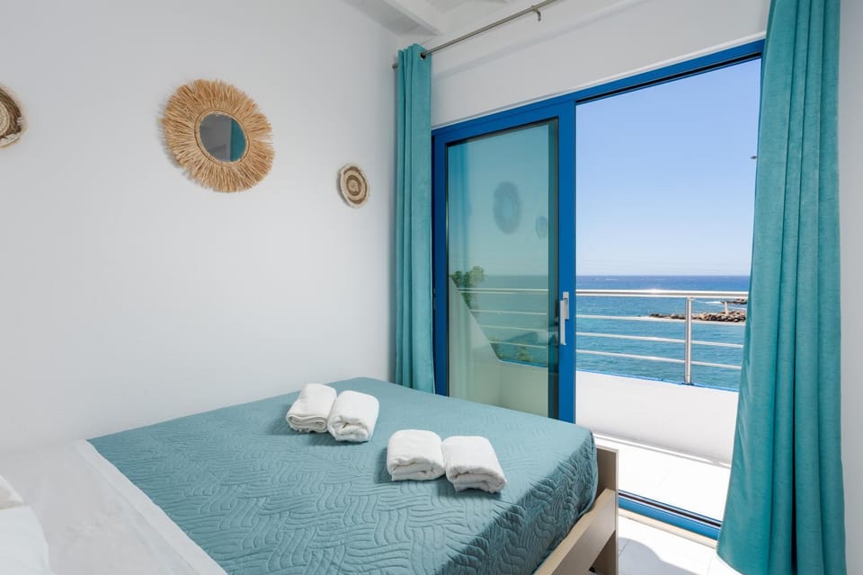 Photo of the whole room, Bedroom, Sea view