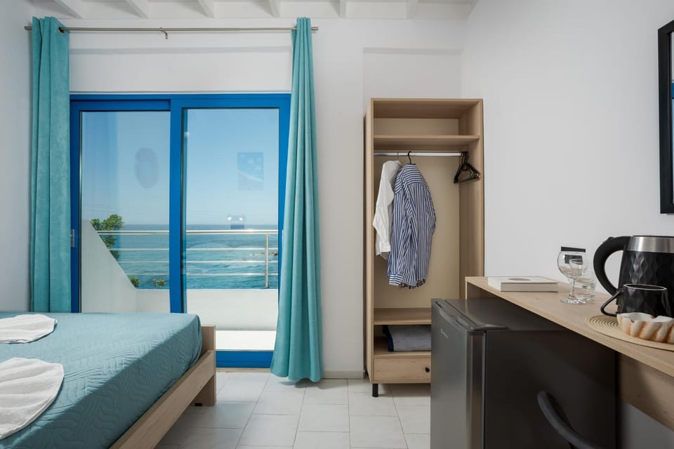 Bed, Bedroom, Sea view
