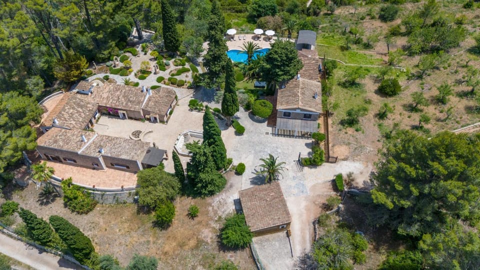 Property building, Bird's eye view, Swimming pool