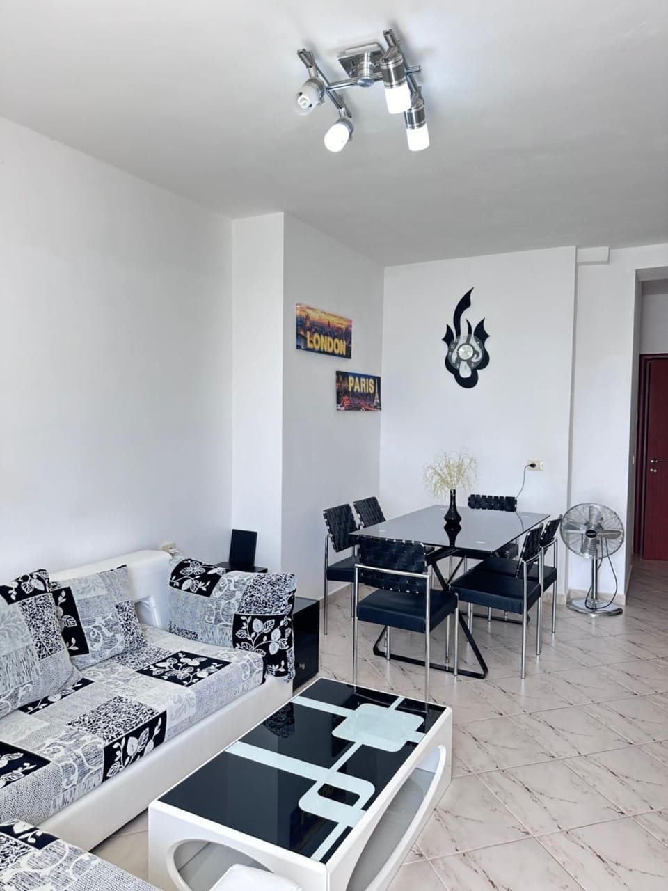 Living room, Seating area, Dining area